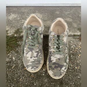 Lace Up Espadrille Sneakers in Camo NEW Sz 7